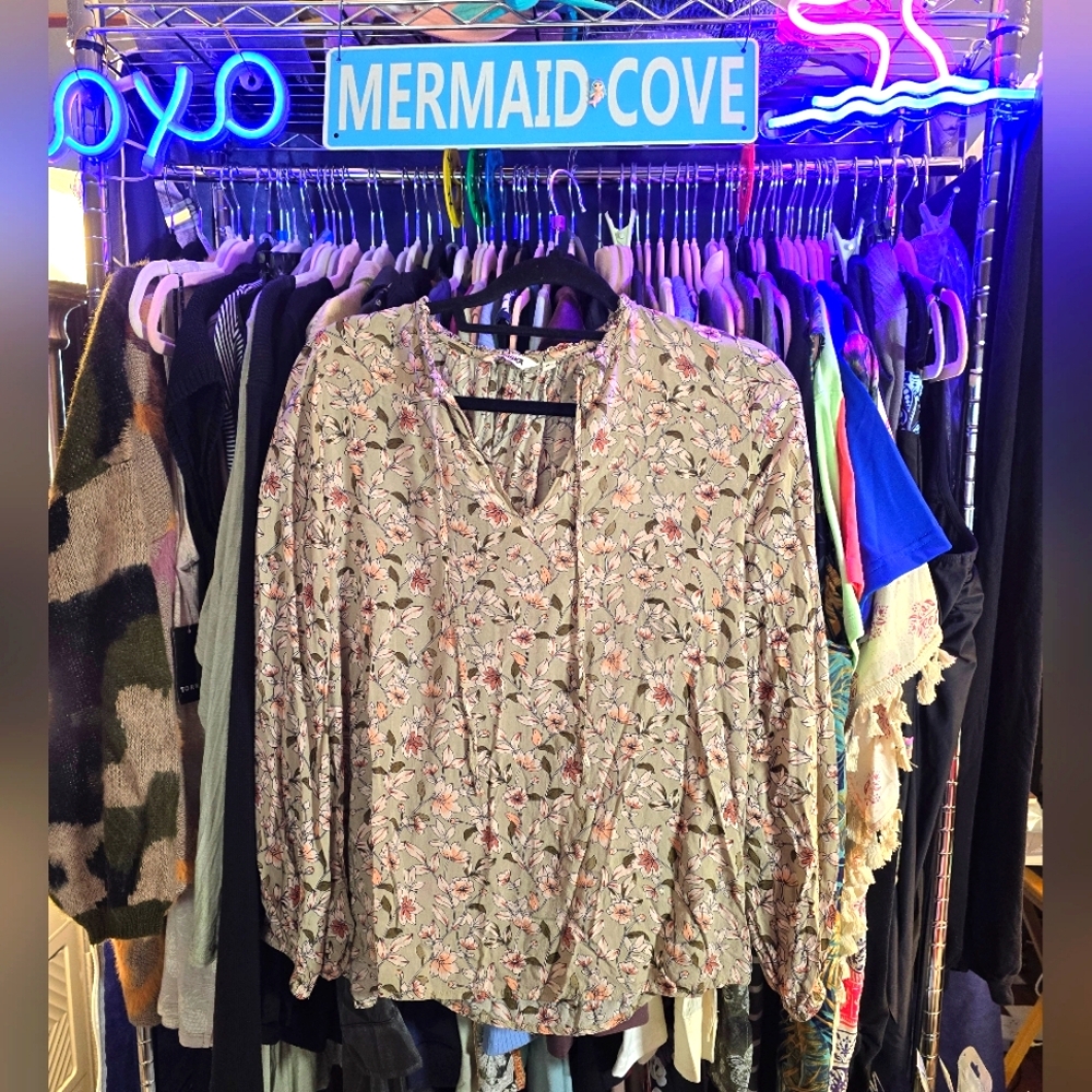 EUC Med INDISKA Blouse Sage Floral 20"Ptp 25Long-B 23.5Long-F SOFT! VNeck Ties